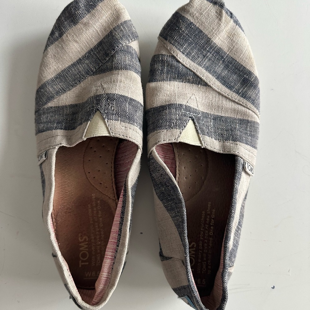 TOMS Blue and Cream Canvas Slip-Ons – Size 6.5